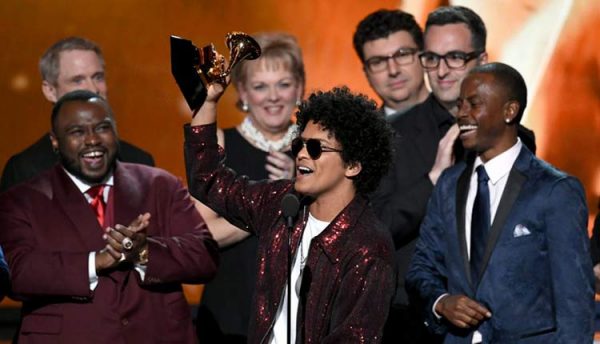 Bruno Mars arrasa en los Grammy